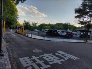 萩谷総合公園の駐車場の様子を写した写真
