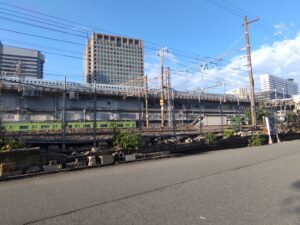 宮原総合運転所から見える新幹線の写真