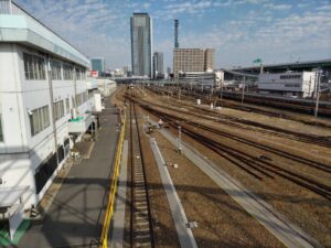 向野橋から名古屋駅を見た線路の景色の写真