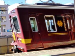 上牧駅で撮影した阪急電車・京トレインの後方車両の写真