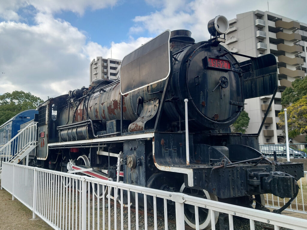 貝塚公園に置いてある国鉄9600形蒸気機関車の写真
