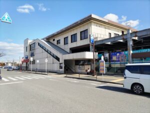 貝塚駅の外観の写真