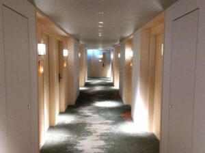 ホテルの廊下の写真