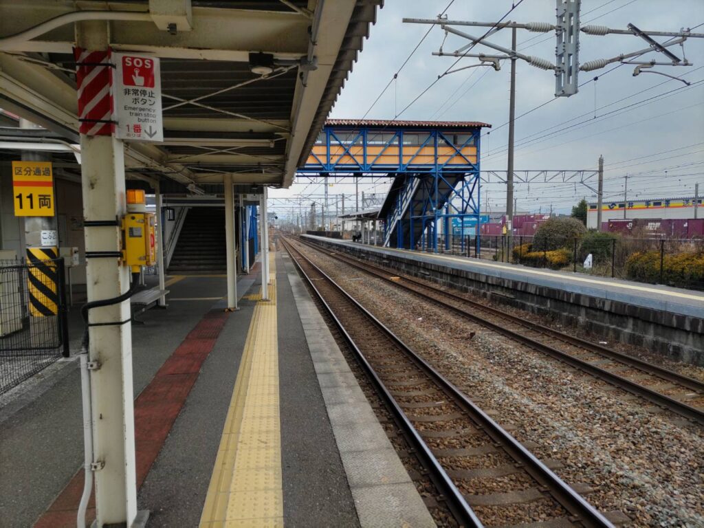 田代駅のホームの写真