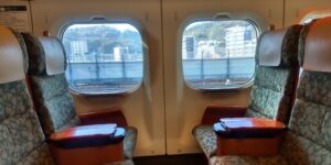 新幹線つばめの座席の写真