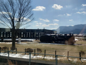 旧豊後森機関庫と蒸気機関車29612号の写真