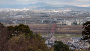 石清水八幡宮から見える京阪電車の写真