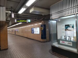 阪急河原町駅の地下通路から新京極通に繋がる9番出口の写真