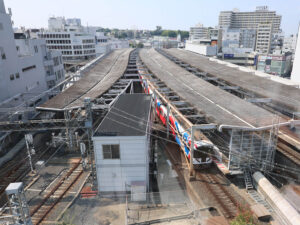 6階空庭から見た枚方市駅の写真