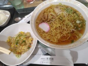 ラーメンとチャーハンセットの写真