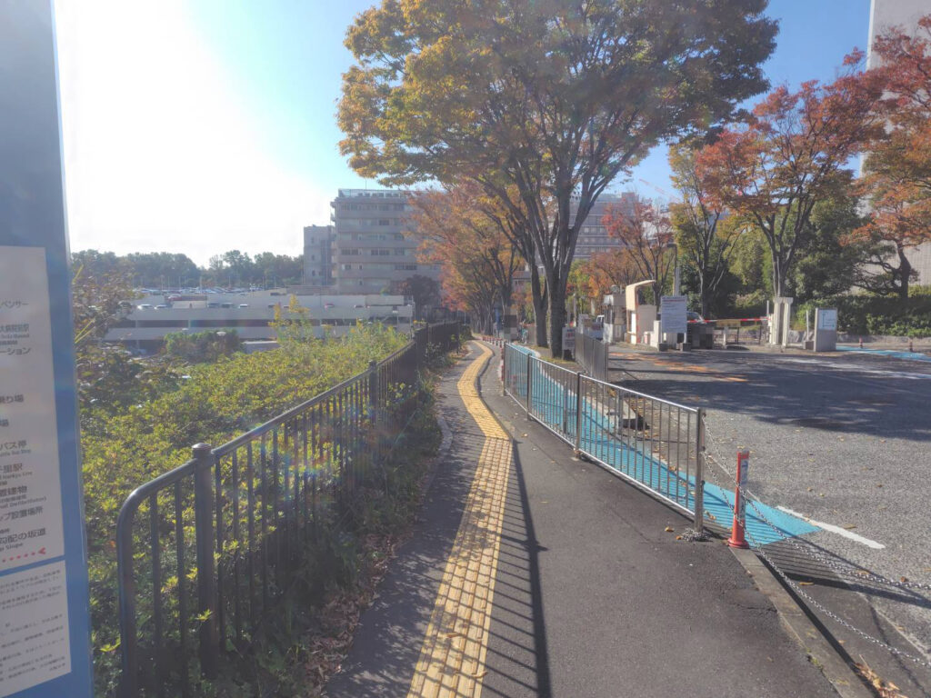 阪大病院前にある駐車場の写真