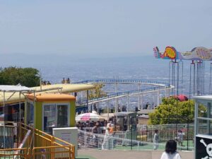 生駒山上遊園地内の様子の写真