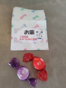 お薬の中身はラムネだった写真