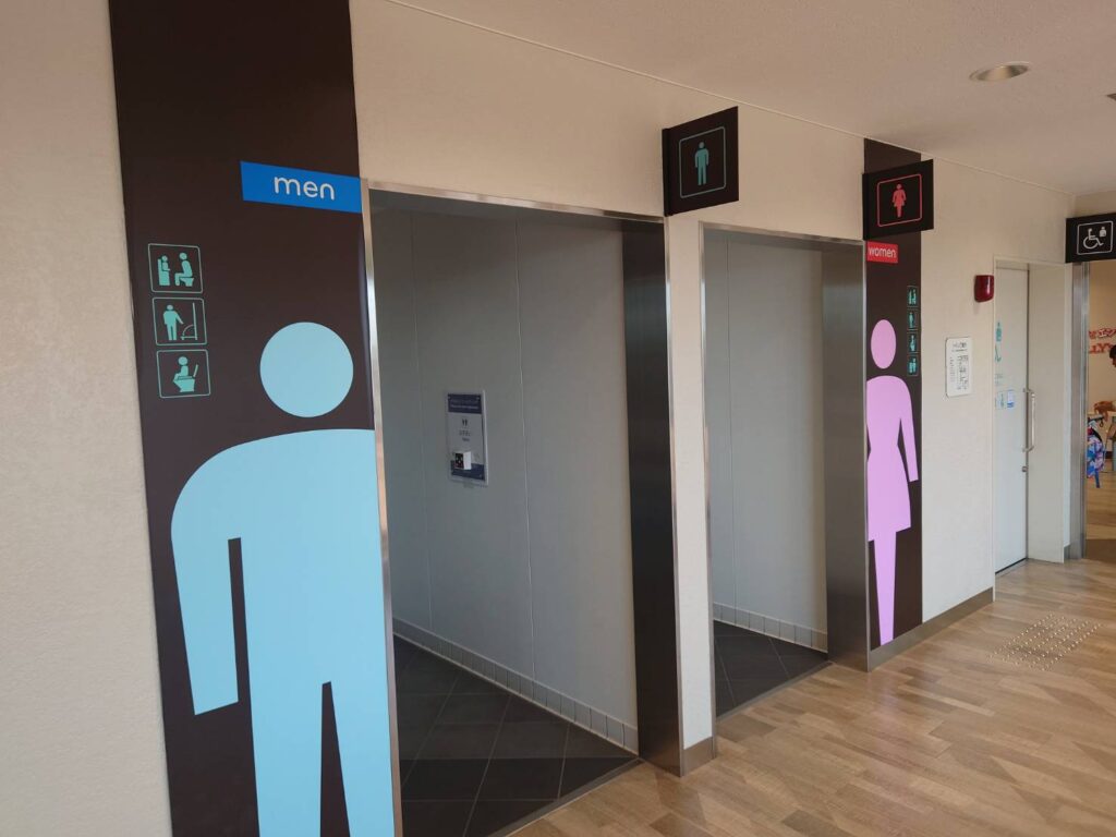ボーネルンドの隣にあるトイレの写真