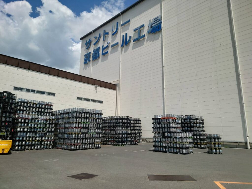 ビール工場の裏側の写真