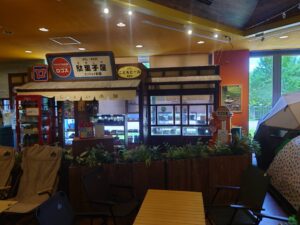 レストラン内にある駄菓子屋さんの写真
