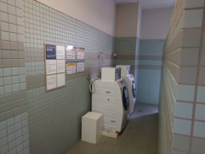 コインランドリーの外観の写真