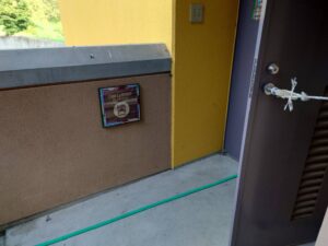 コインランドリーの入り口の写真