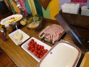 朝食のブッフェの写真
