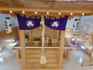 工場内にある菓祖神社の写真