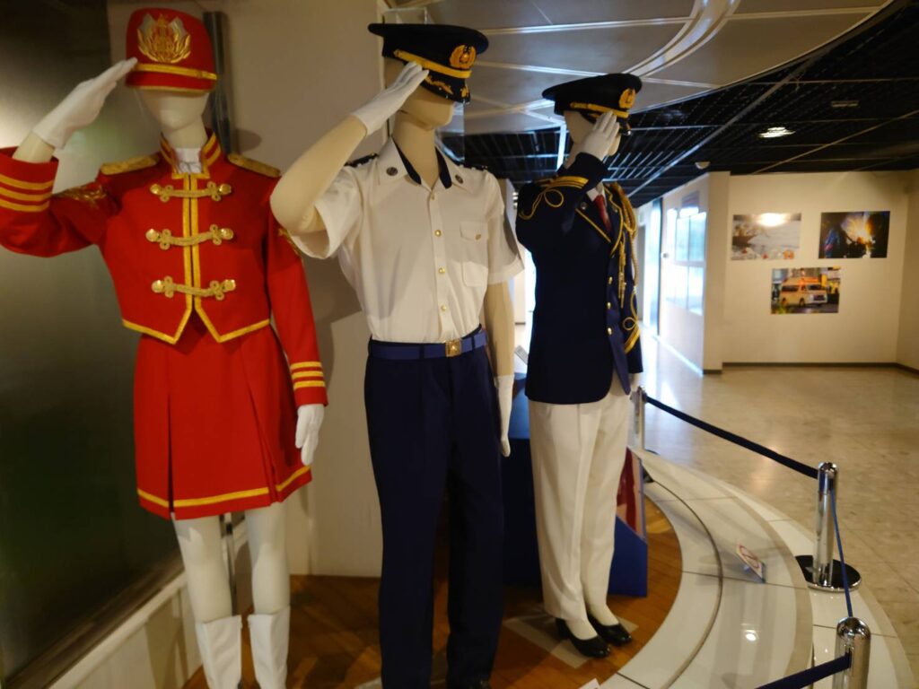 昔の音楽隊とガラード隊の制服の写真