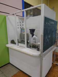 昔の窓口の模型の写真