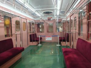 丸ノ内線301号車の車内の様子の写真