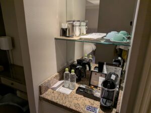 お部屋のコーヒーマシーンの写真