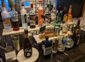 カクテルタイムに置かれていたお酒の写真