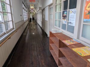 建物の廊下の写真